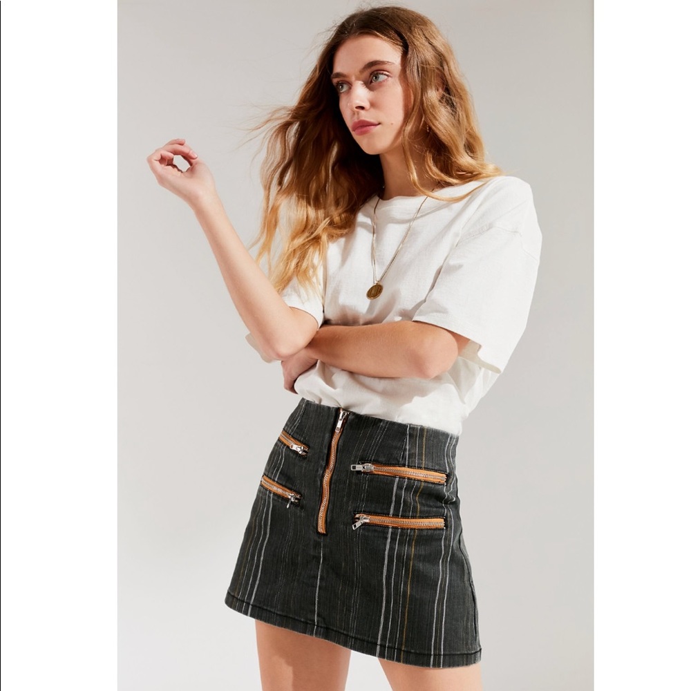 Urban Outfitters BDG contrast skirt 🌷